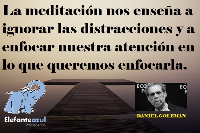 La meditación nos enseña a ignorar las distracciones y a enfocar nuestra atención en lo que queremos enfocarla.