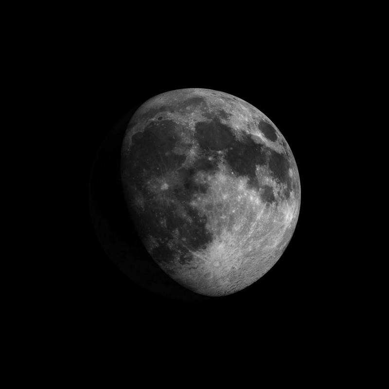 imagen de la luna creciente al 82% de visibilidad que te recomienda Centro de lavado de coches Elefante Azul Valdepeñas.